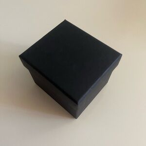 🗽Elegant Black Gift Box + Black Velvet Dust Pouch